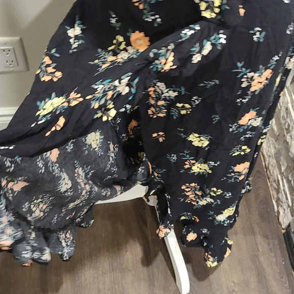 Apricot Floral wrap dress with ruffled front - Picture 3 of 8